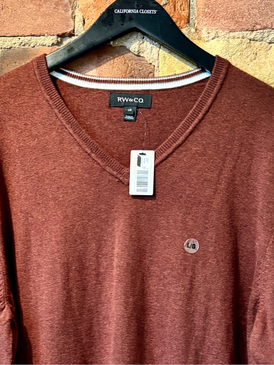 RW&CO. Other - NWT RW&CO Rust Men’s V‑Neck Knit Sweater with Elbow Patches. Size Large. NEW ❤️